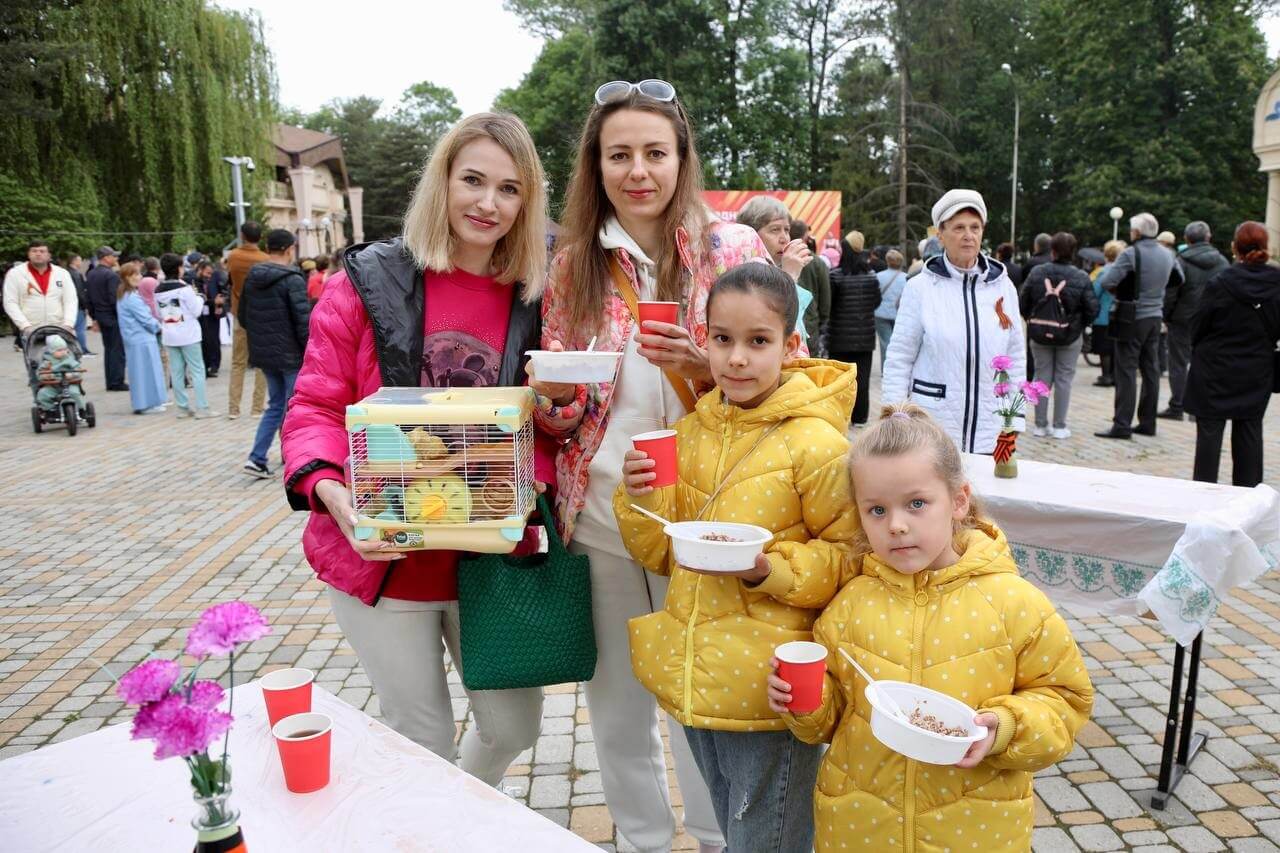 В День Победы жители и гости Черкесска отведали 2000 порций солдатской каши